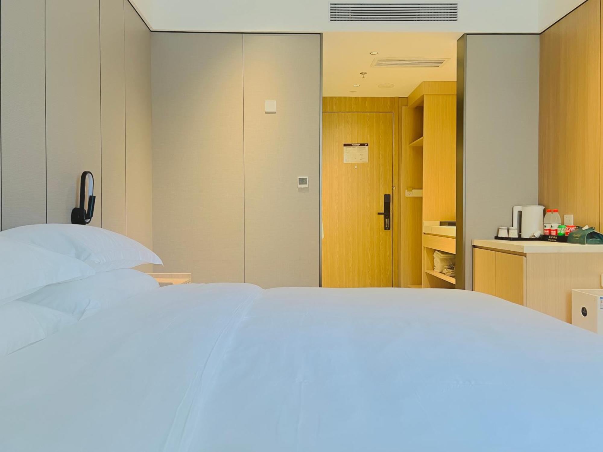 Dayin Garden -near People's Square & Nanjing Road-large Social Area -bar -cafe -gym -free Laundry Luggage Storage -24h Front Desk-english Service Khách sạn 3*