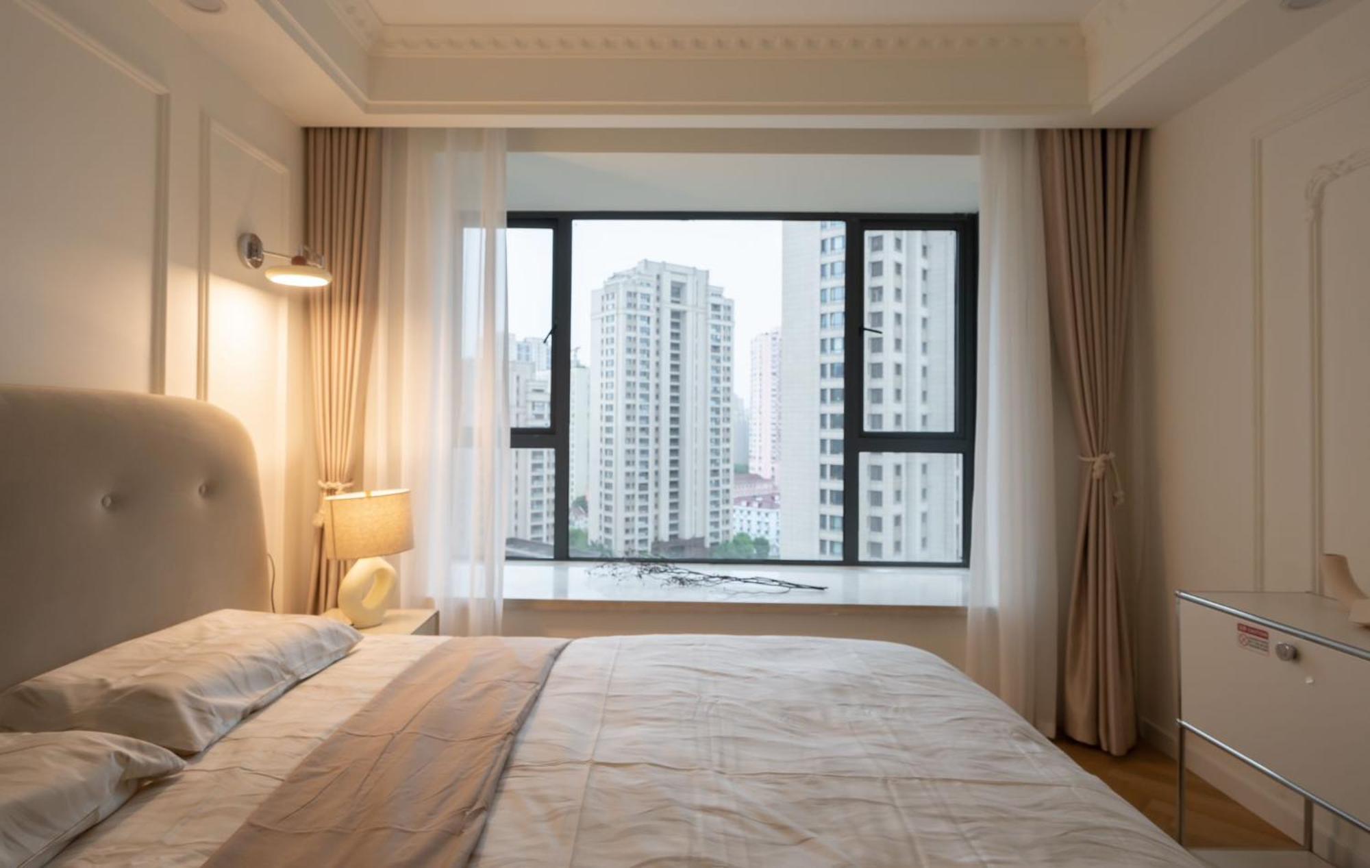 In The Of Center With Bund View And Orient-al Pearl Tv Tower View * Xangai