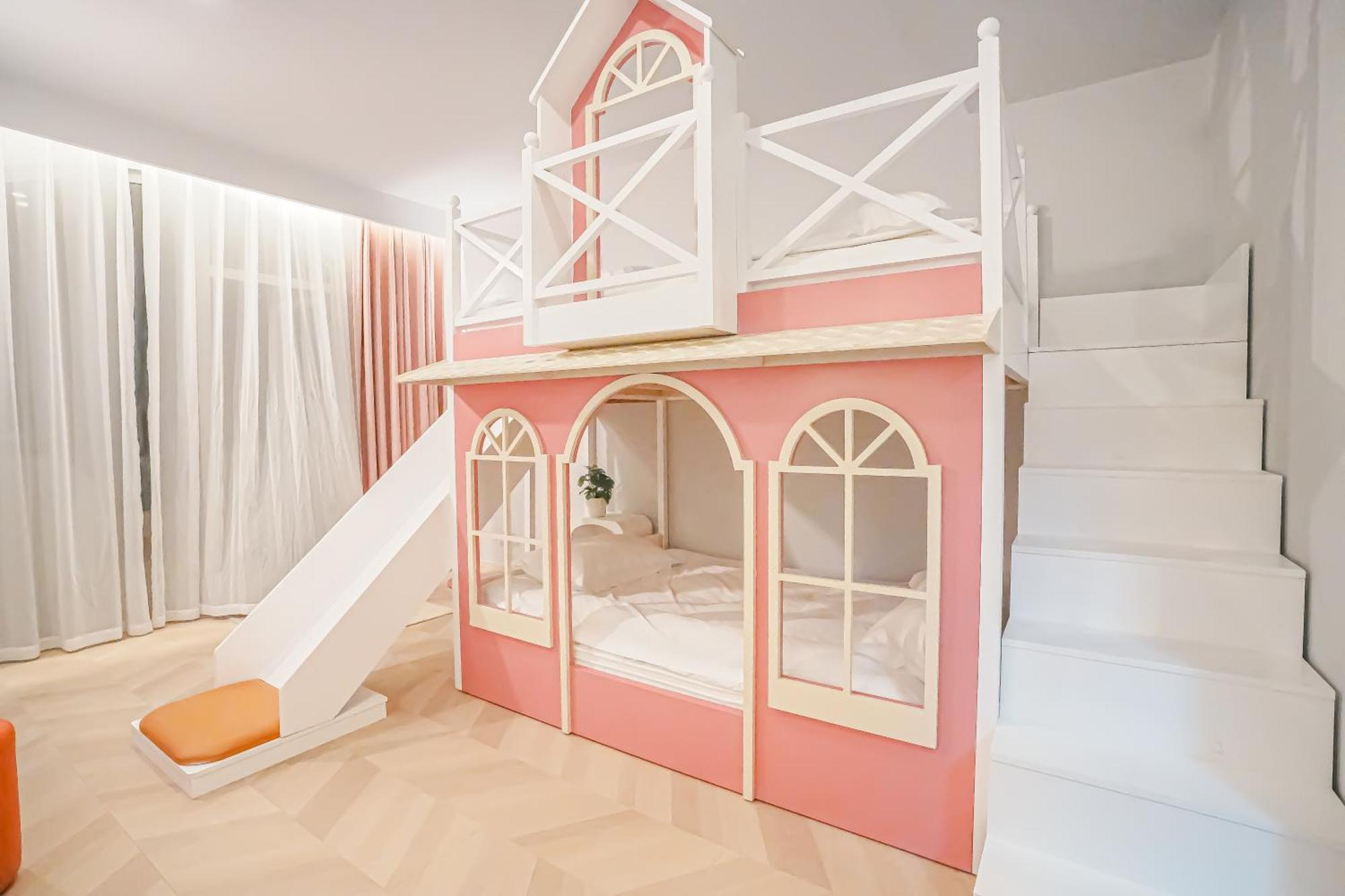 Dino Star - Near Disneyland Resort 3*