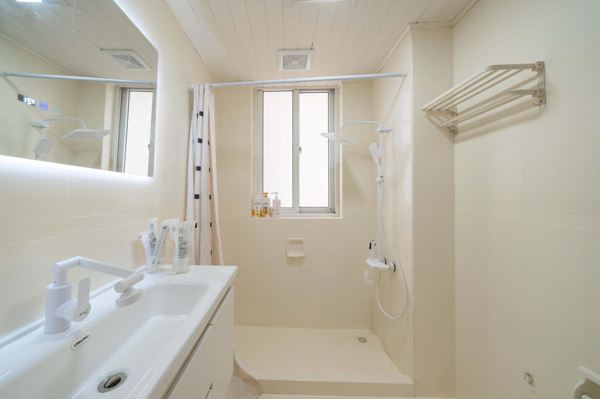 Moli B&b-right On Nanjing East Road The Bund 2-bedrooms With Elevator Ment Near The Subway * Shanghai