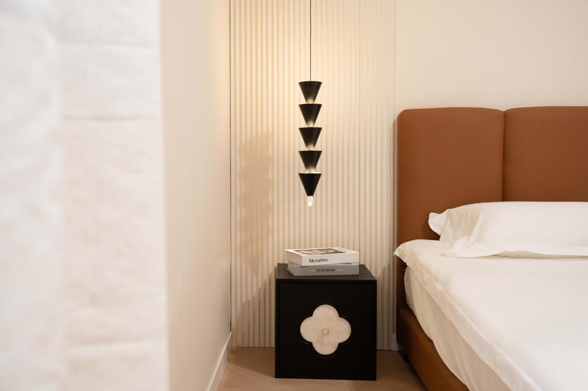 Moli B&b-right On Nanjing East Road The Bund 2-bedrooms With Elevator Ment Near The Subway Apartment *