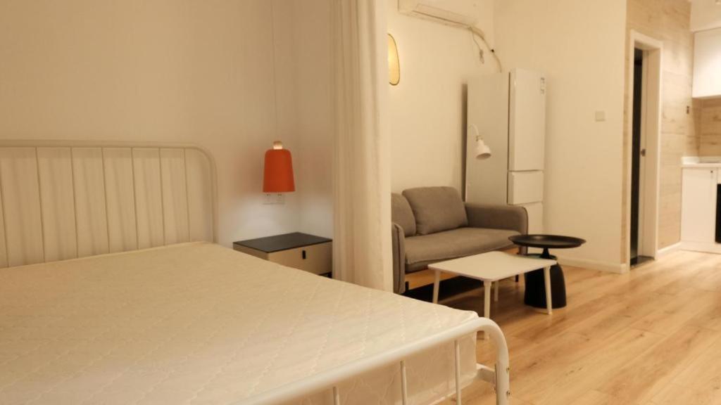 Hills & Cozy Near Line2 Jing'an Temple Apartment Shanghai