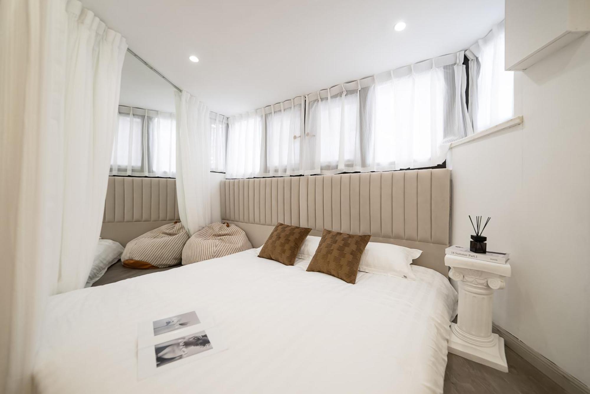Hills & Serendipity Xiaoman Two Beds Jing'an Temple Apartment *