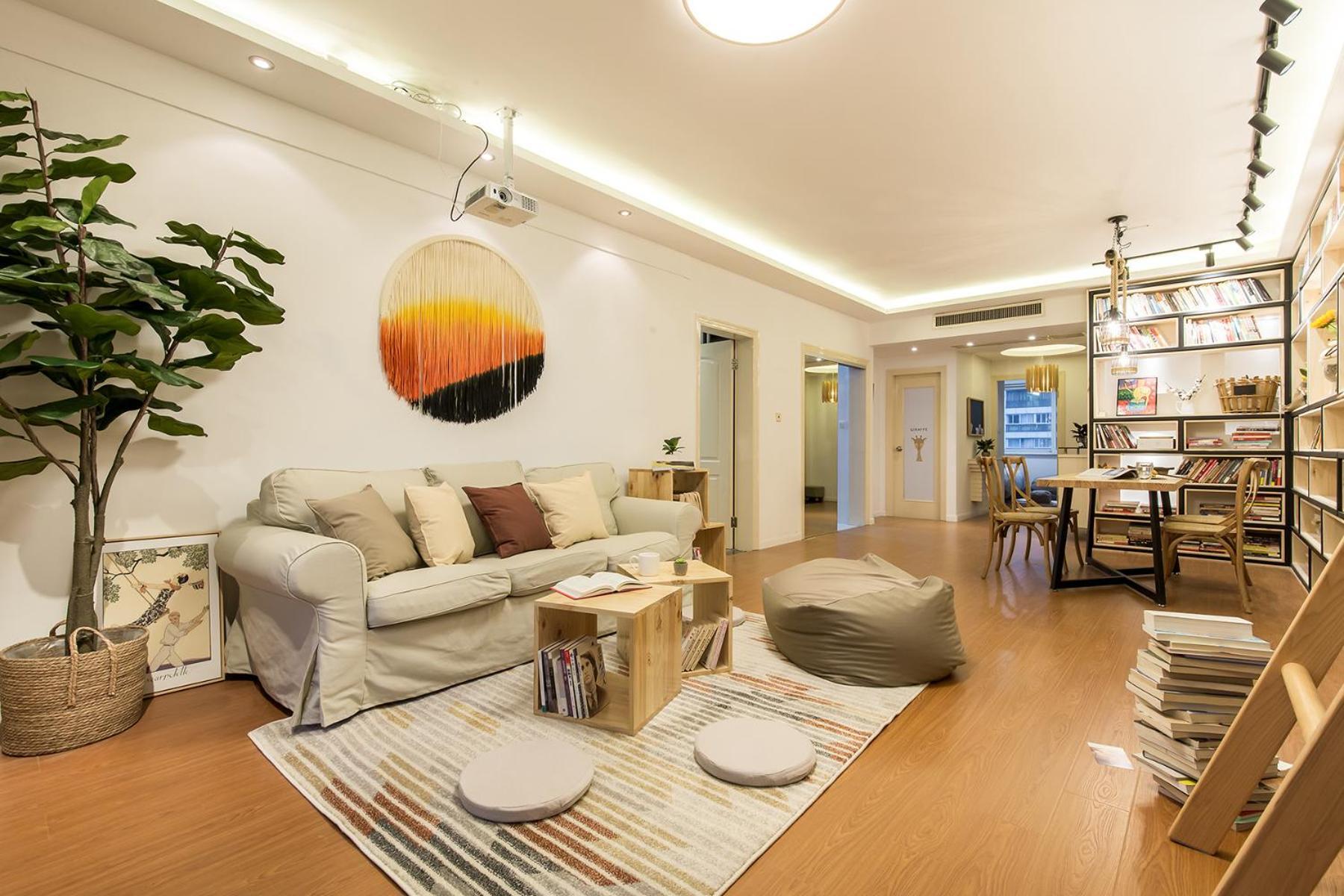 Book And Bed-people's Square Apartment *