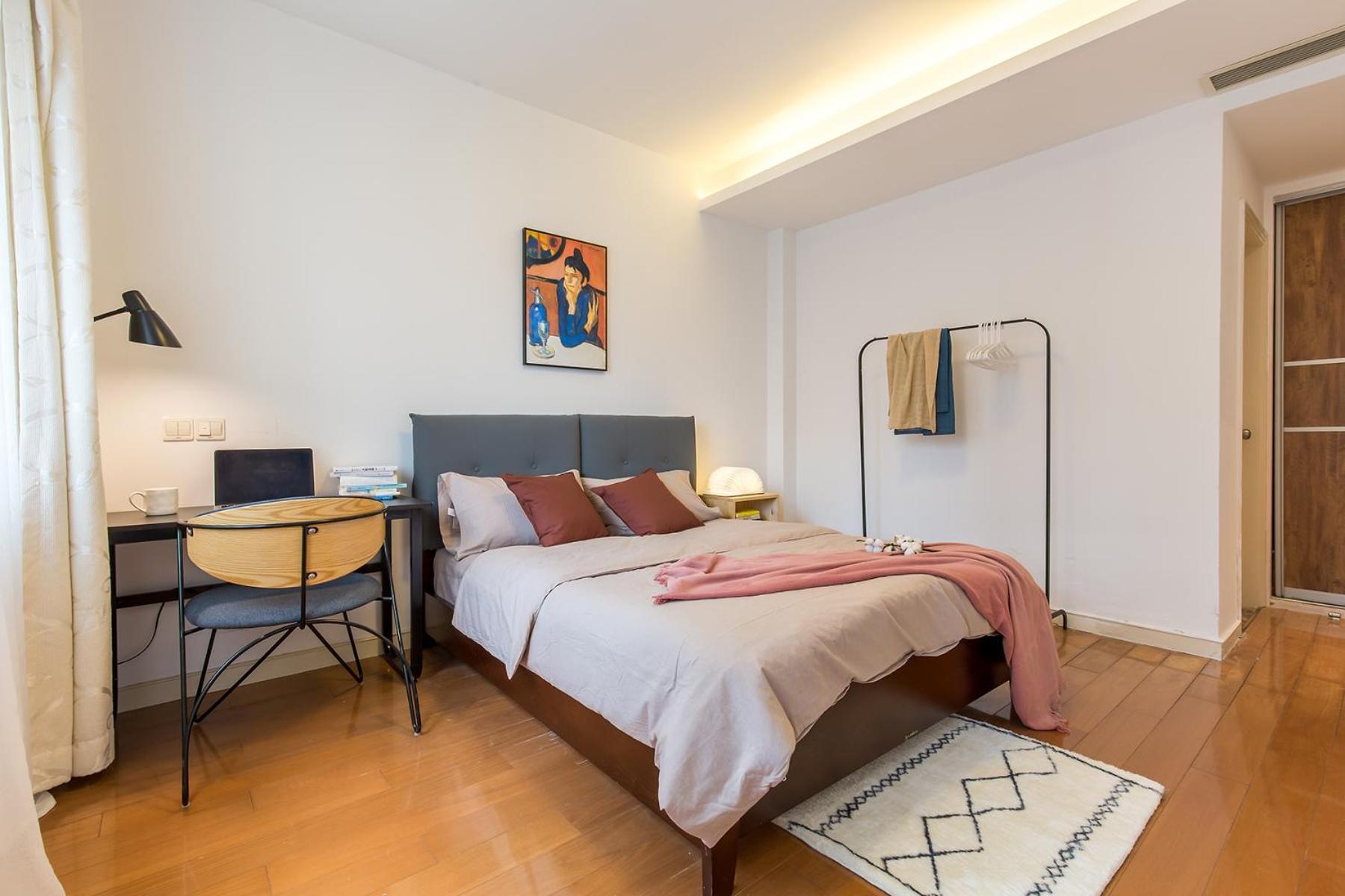 Apartment Book And Bed-people's Square *