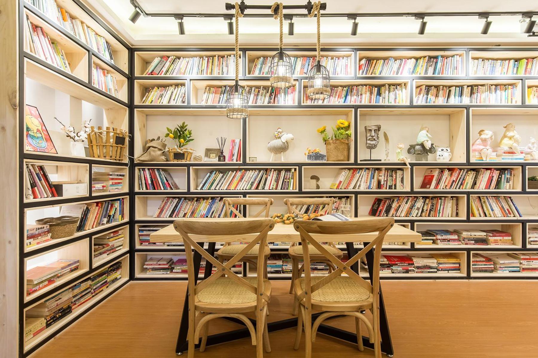 Book And Bed-people's Square Apartment Shanghai