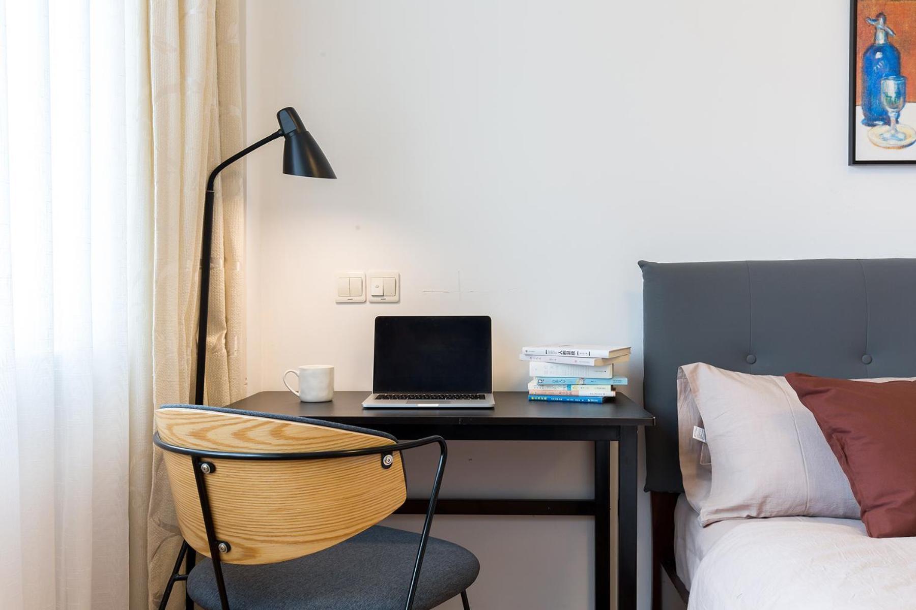 Apartment Book And Bed-people's Square *