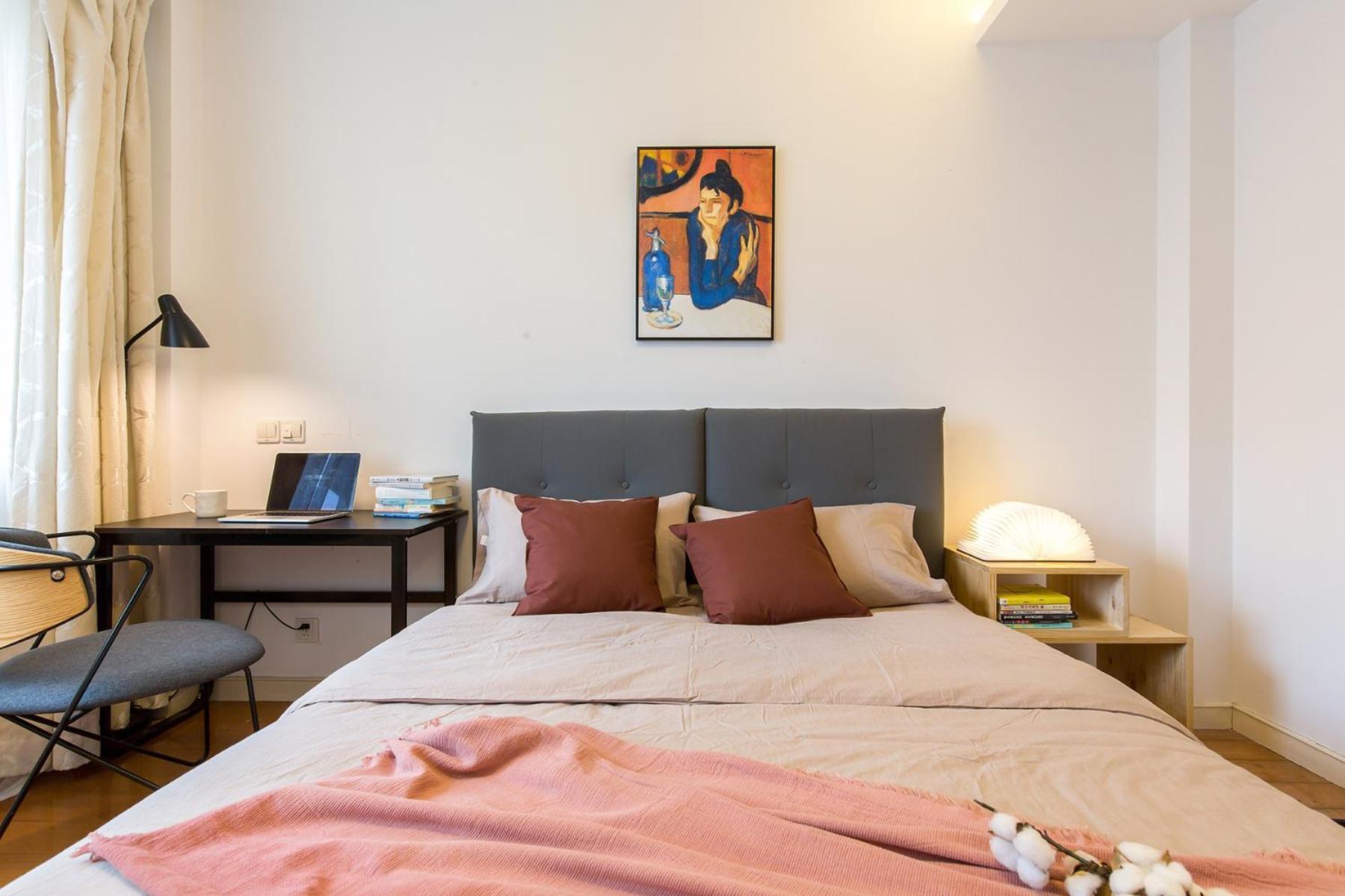 Book And Bed-people's Square Apartment Shanghai