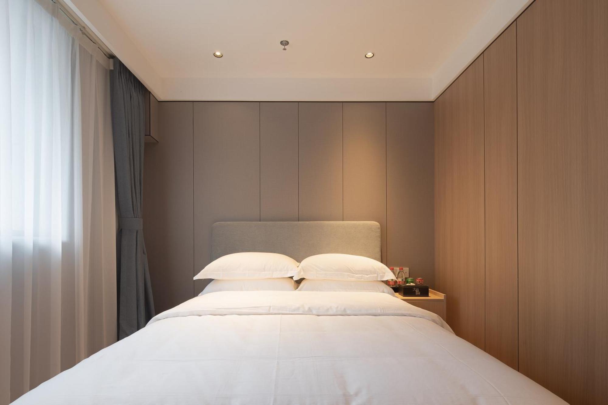 Dayin Garden -near People's Square & Nanjing Road-large Social Area -bar -cafe -gym -free Laundry Luggage Storage -24h Front Desk-english Service
