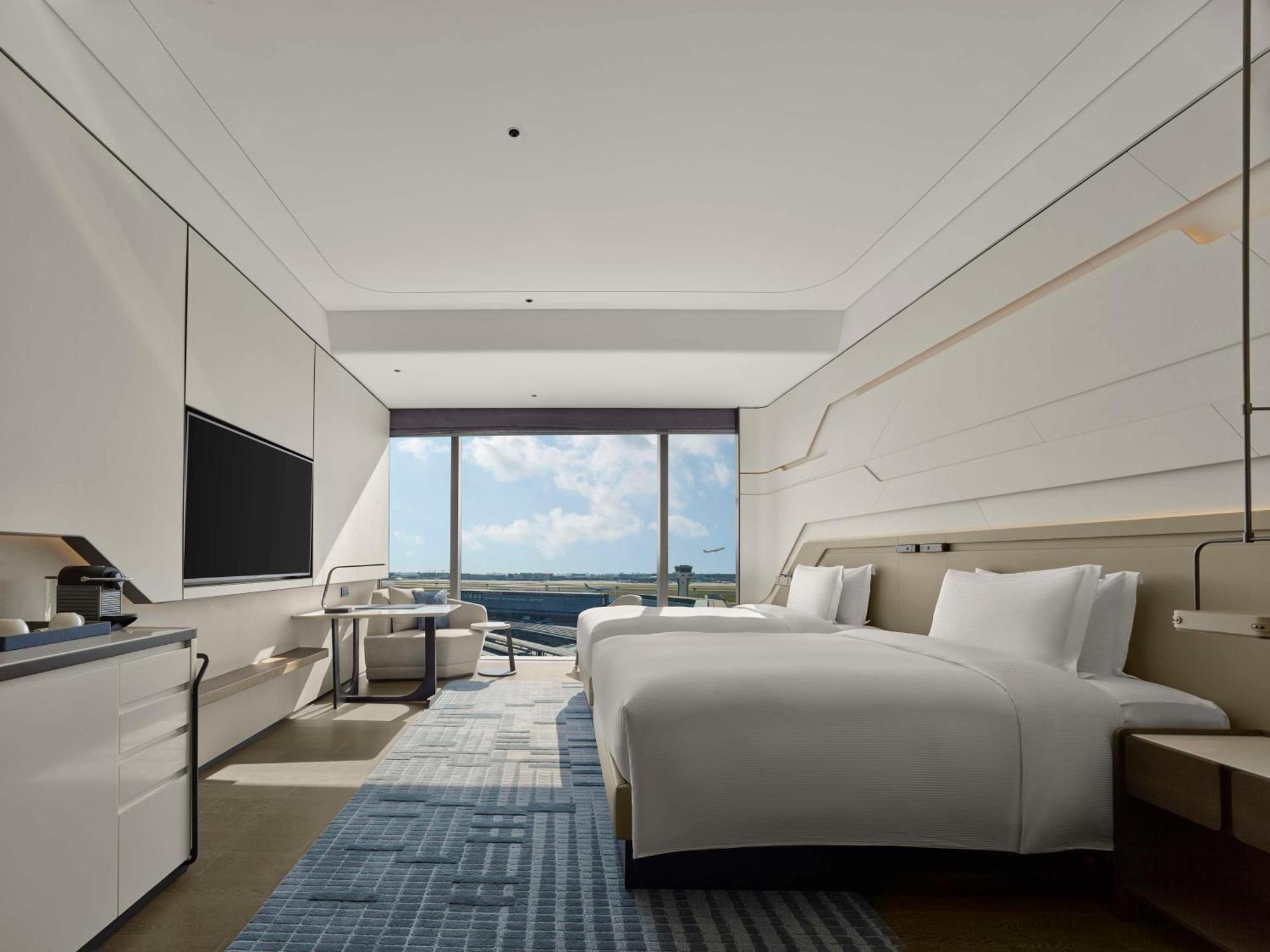 Hilton Hongqiao International Airport 5*