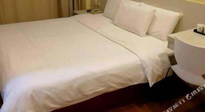 Hanting Zhenping Road Otel 2*