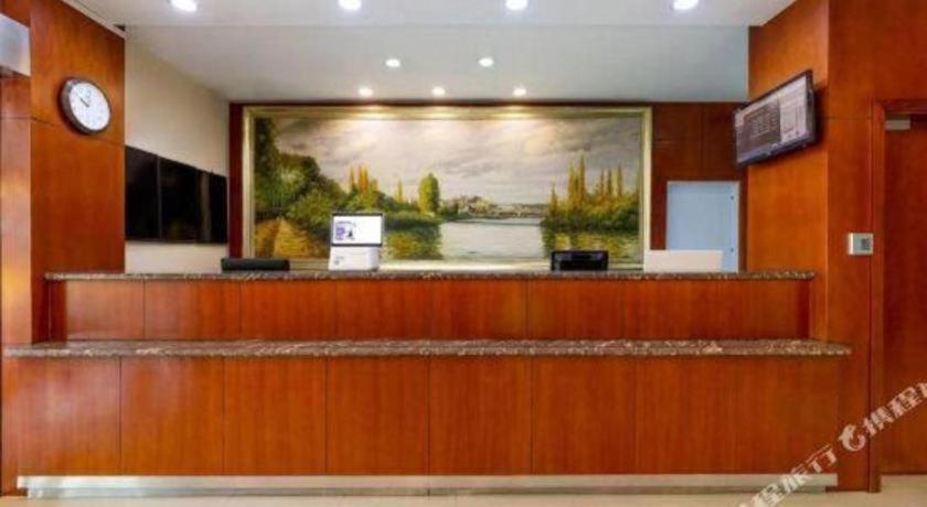 Hanting Zhenping Road Otel