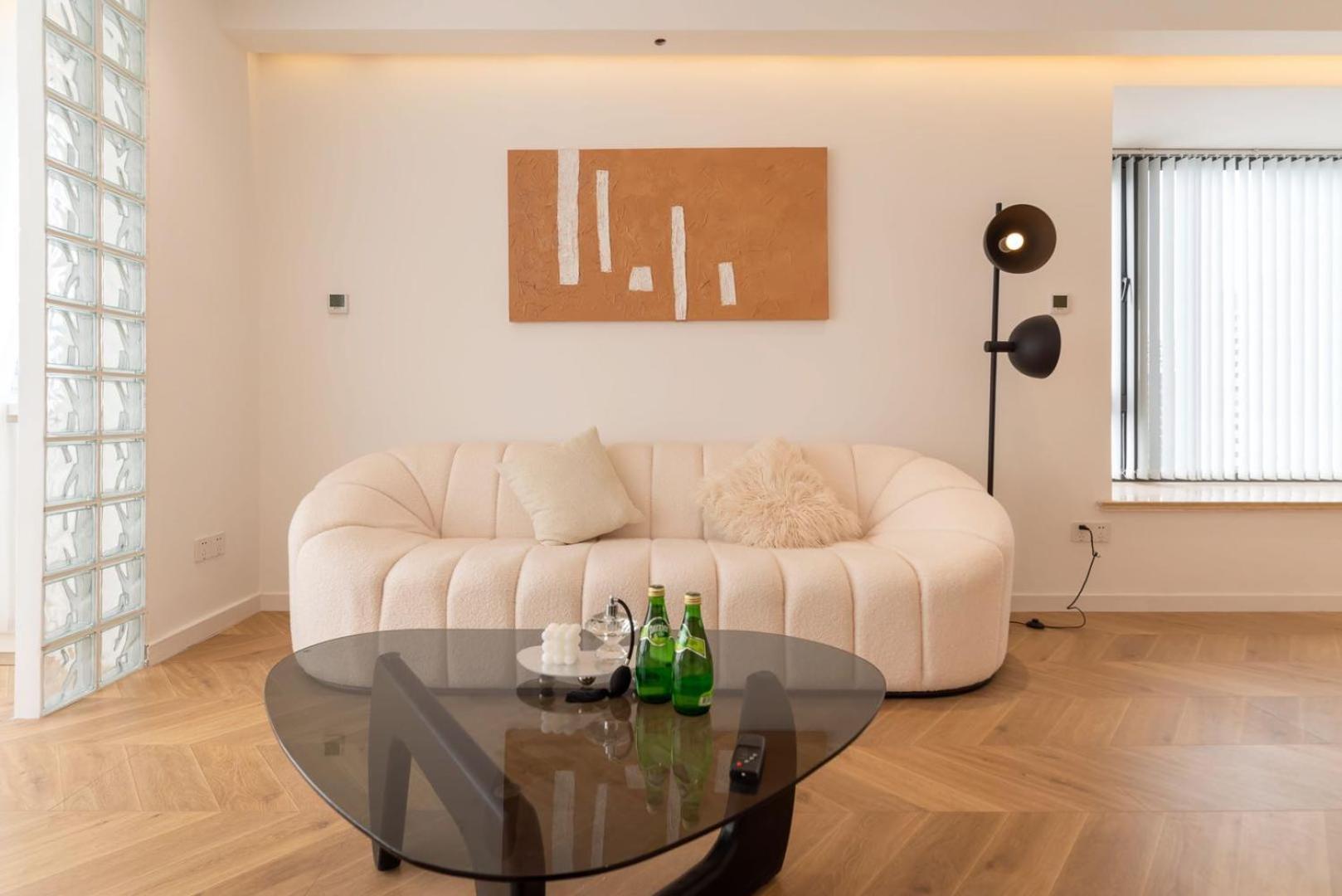 Apartment Molly B&b- Near Nanjing East Road 2-bedrooms With Elevator 2 Bathrooms, Bathtub Apart Ment Near The Subway Shanghai