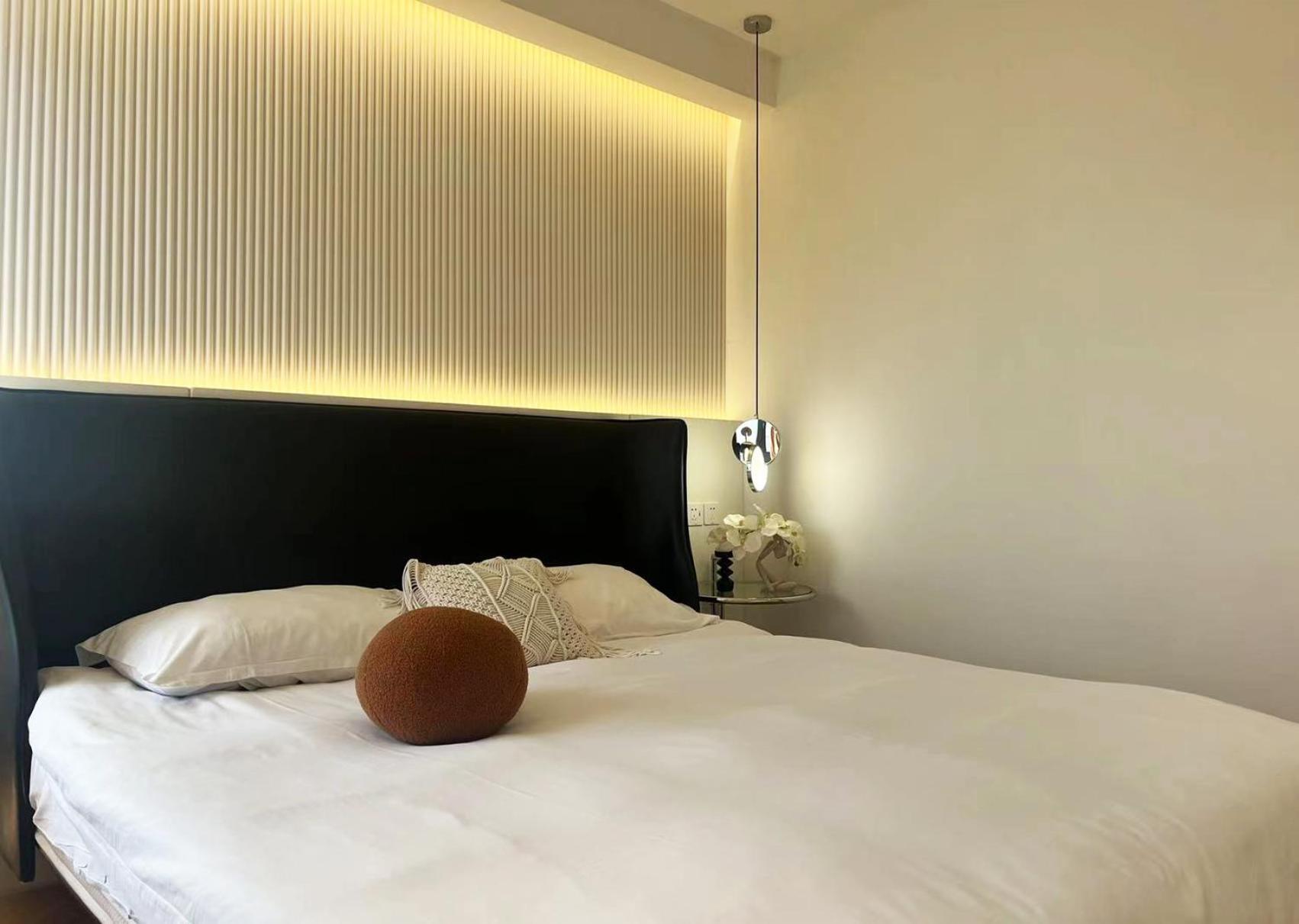 Molly B&b- Near Nanjing East Road 2-bedrooms With Elevator 2 Bathrooms, Bathtub Apart Ment Near The Subway *