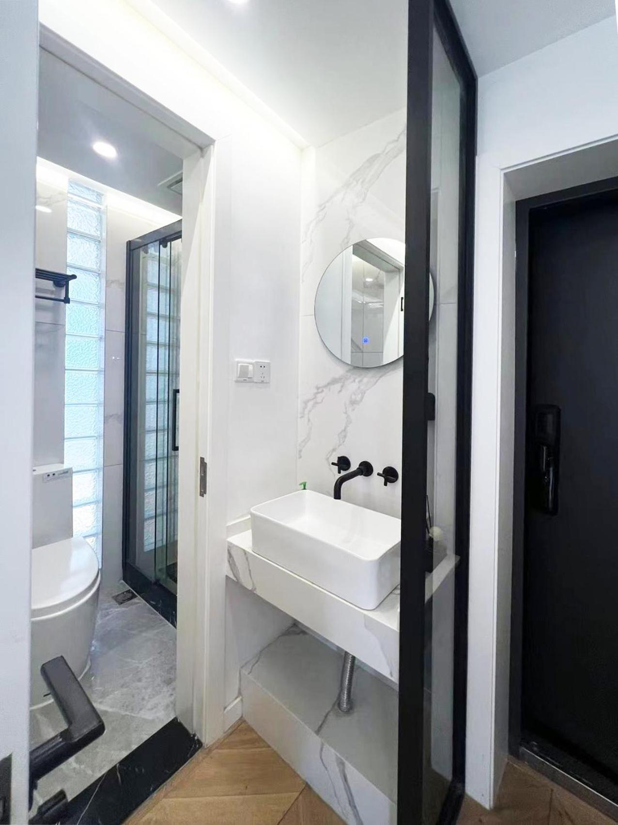Molly B&b- Near Nanjing East Road 2-bedrooms With Elevator 2 Bathrooms, Bathtub Apart Ment Near The Subway * Shanghai