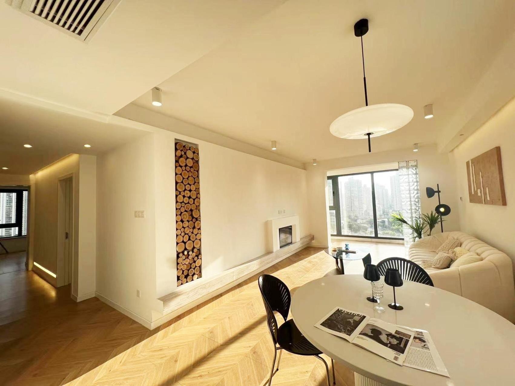 Apartment Molly B&b- Near Nanjing East Road 2-bedrooms With Elevator 2 Bathrooms, Bathtub Apart Ment Near The Subway *