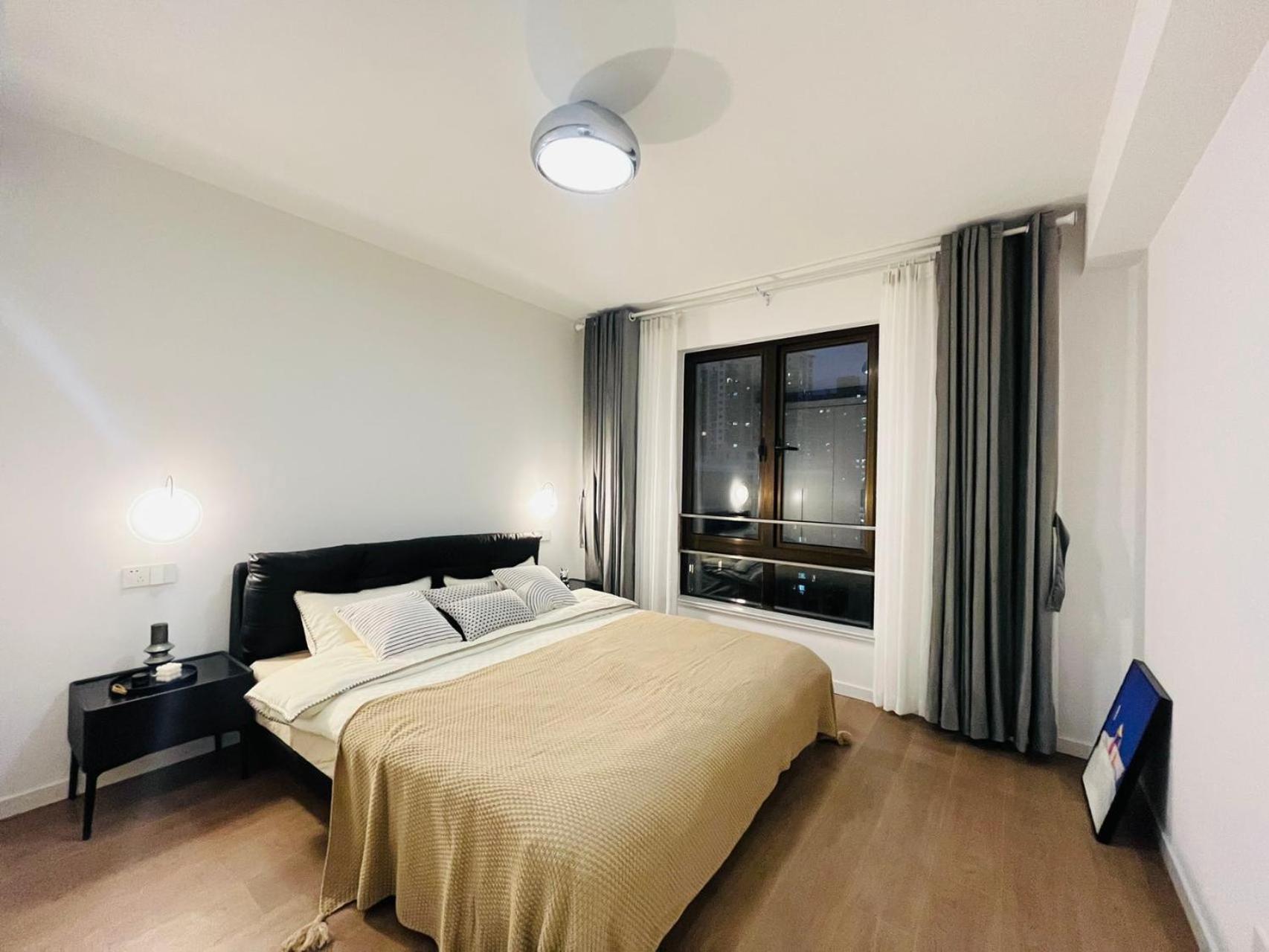 Bund Branch New West Door 2 Bedrooms Big House