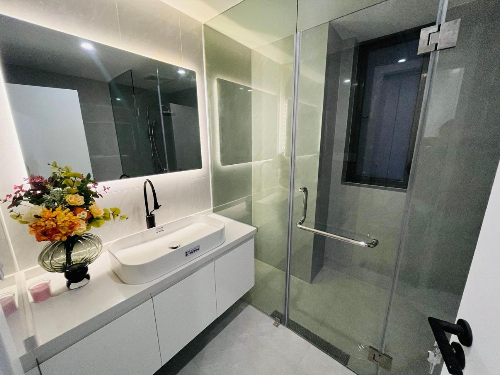 Bund Branch New West Door 2 Bedrooms Big House Apartment *