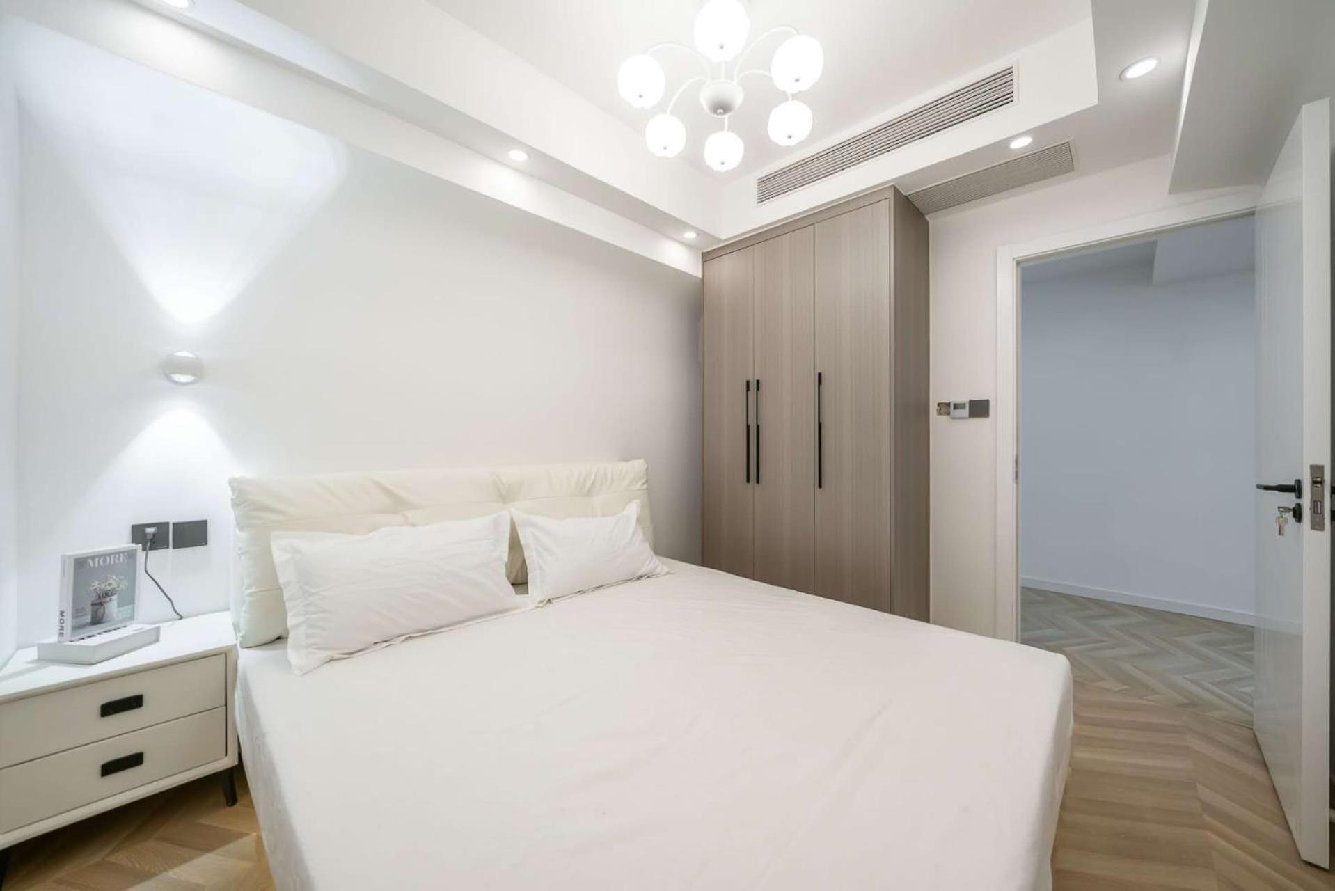 Eastern Hub - People Square Branch New 3 Bedrooms House Shanghai