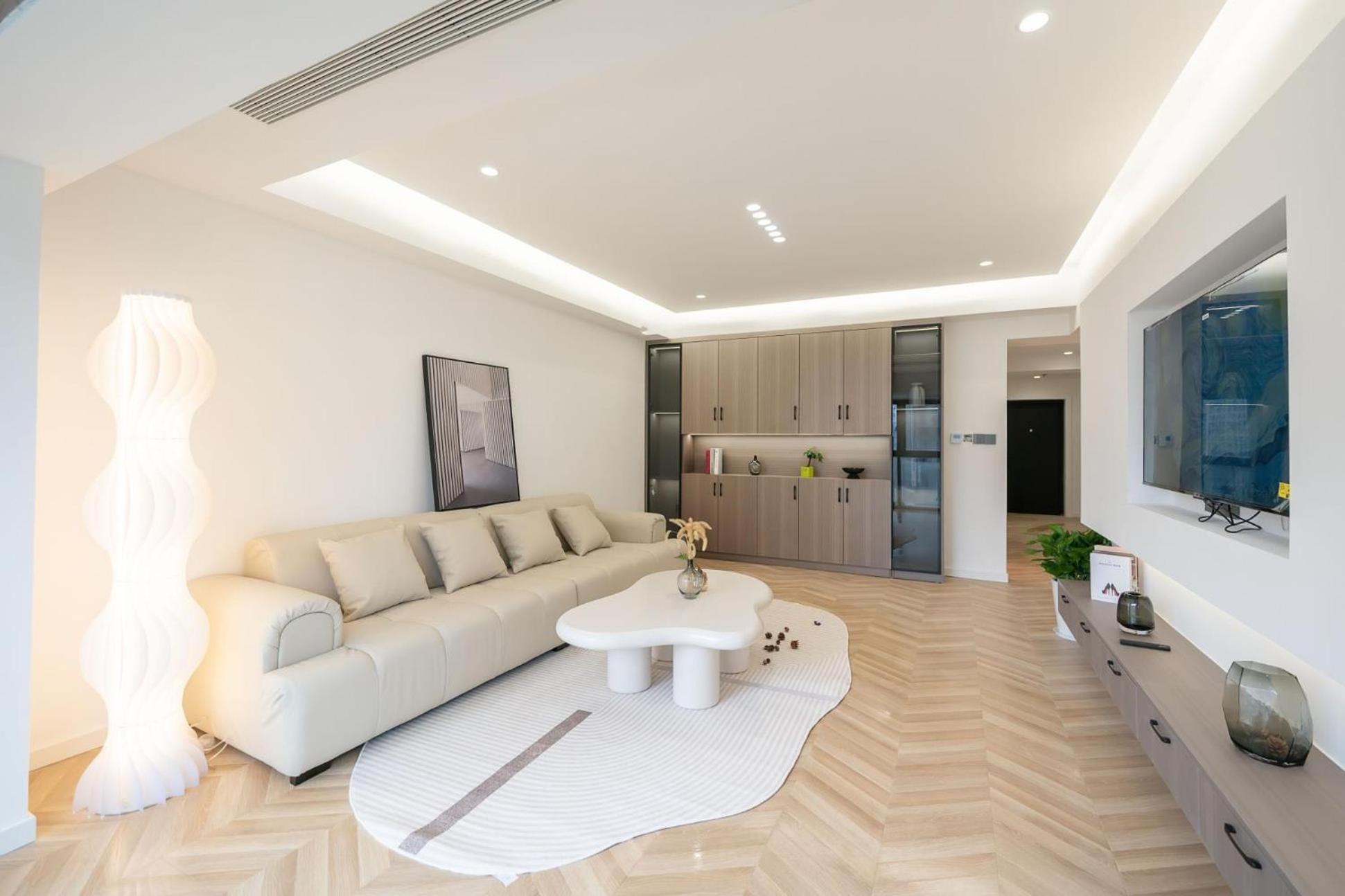 Eastern Hub - People Square Branch New 3 Bedrooms House Apartment