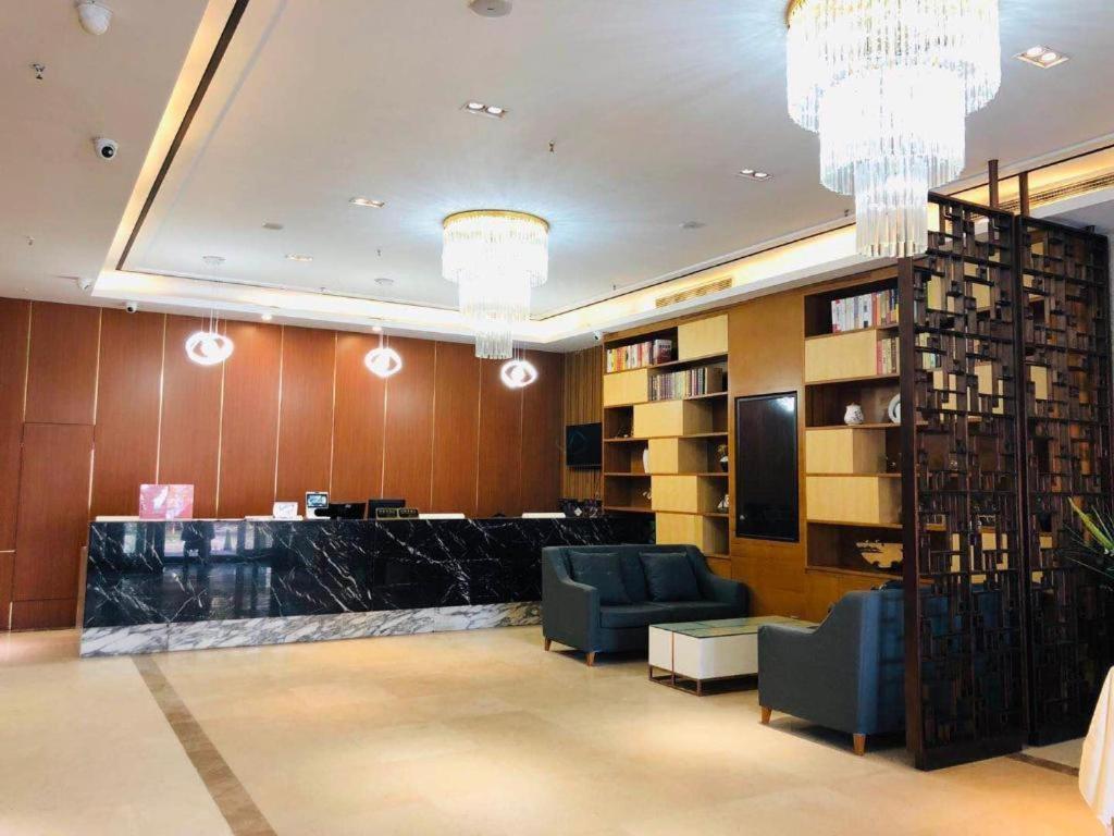 Yitel Hongqiao Railway Station National Convention And Exhibition Center