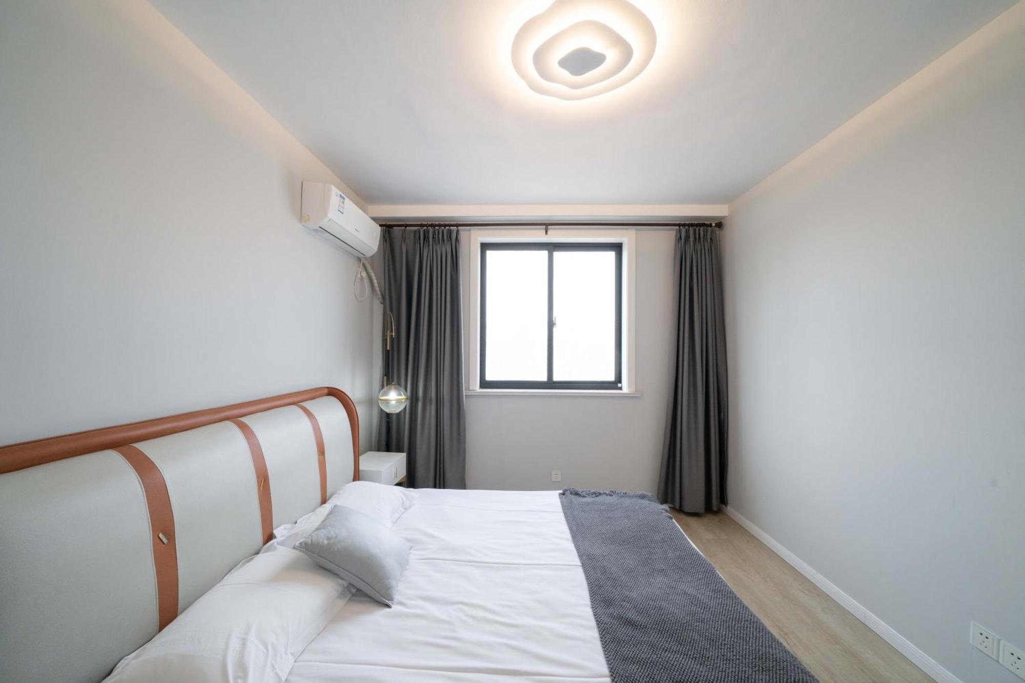 Book And Bed-people's Square