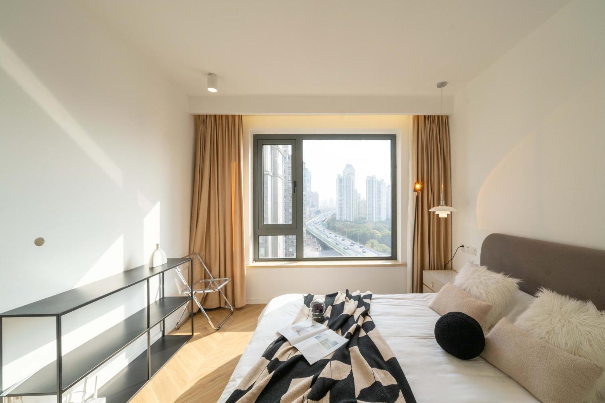 Molly B&b- Near Nanjing East Road 2-bedrooms With Elevator 2 Bathrooms, Bathtub Apart Ment Near The Subway Apartment