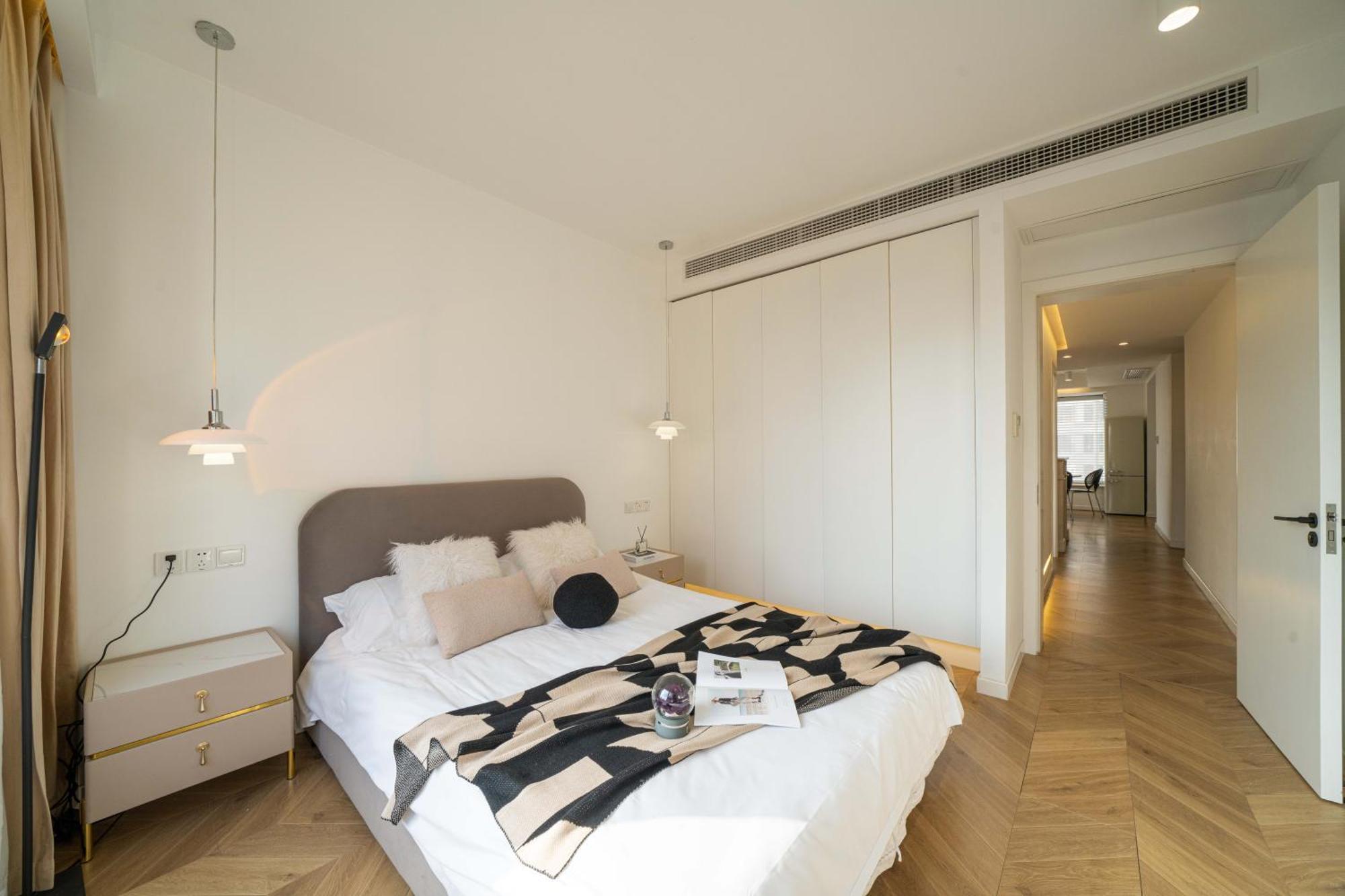 Molly B&b- Near Nanjing East Road 2-bedrooms With Elevator 2 Bathrooms, Bathtub Apart Ment Near The Subway Apartment