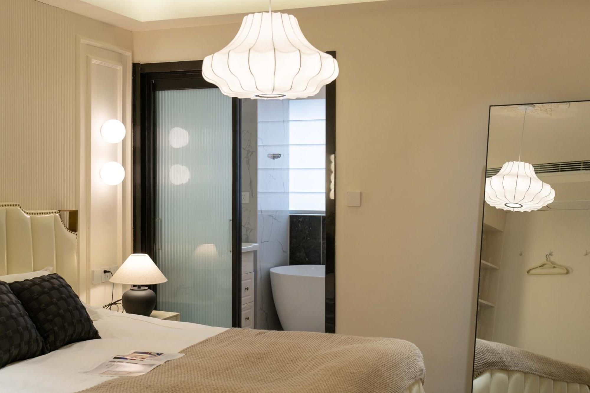 Book And Bed-people's Square Apartment