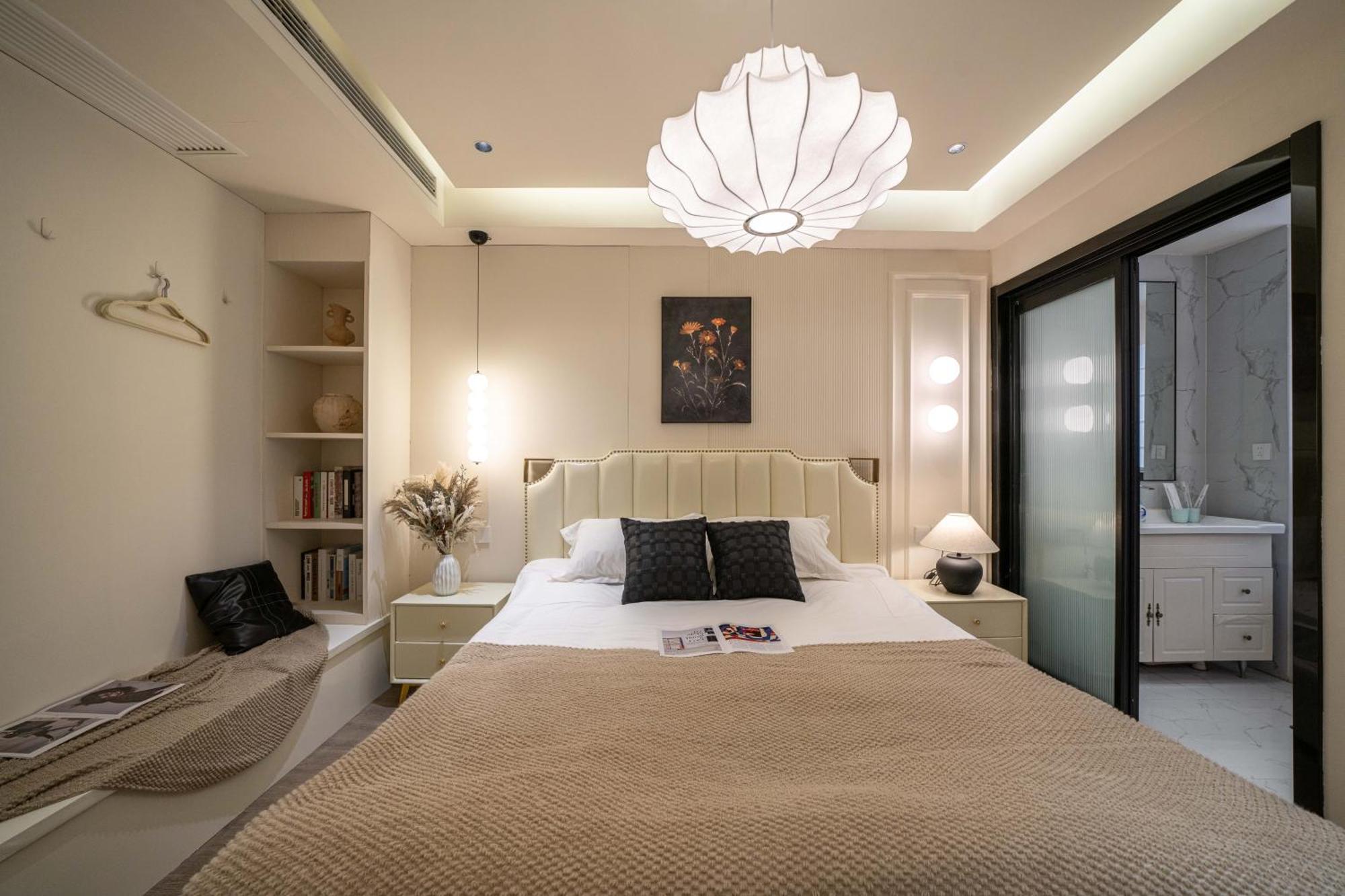 Apartment Book And Bed-people's Square