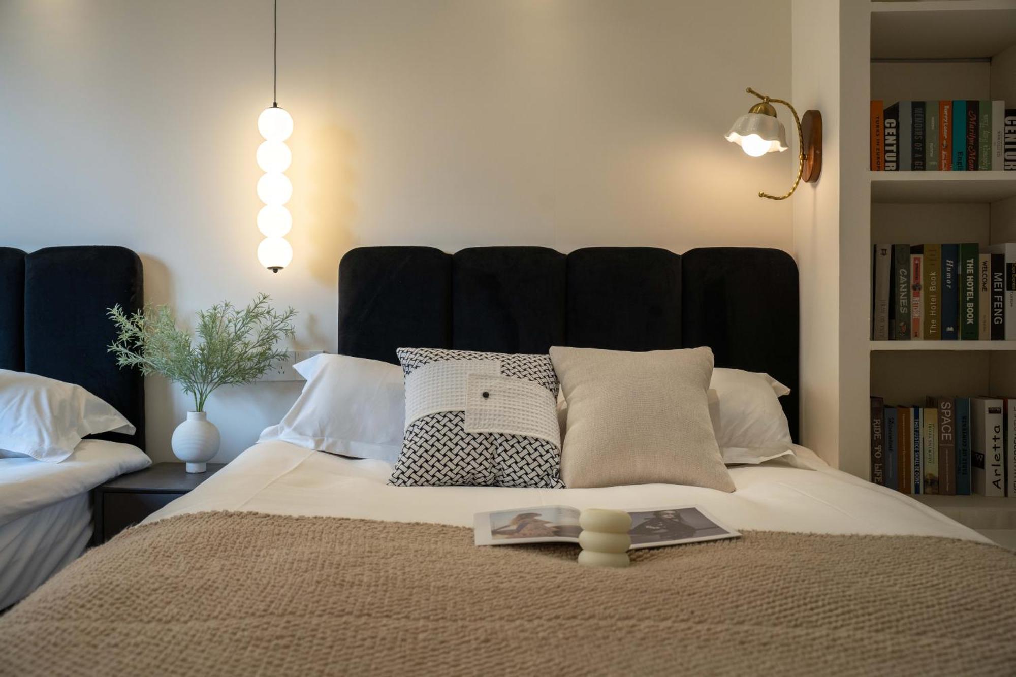 Book And Bed-people's Square