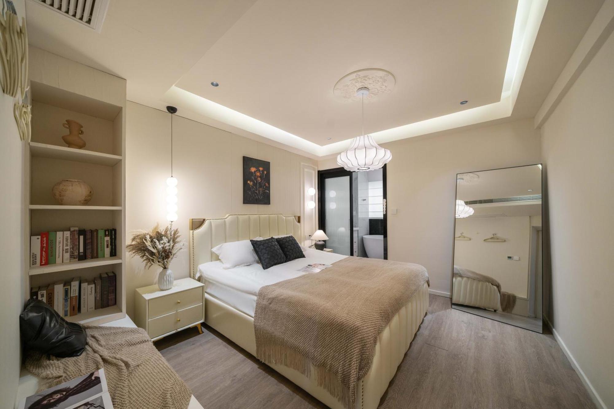 Book And Bed-people's Square Apartment Shanghai