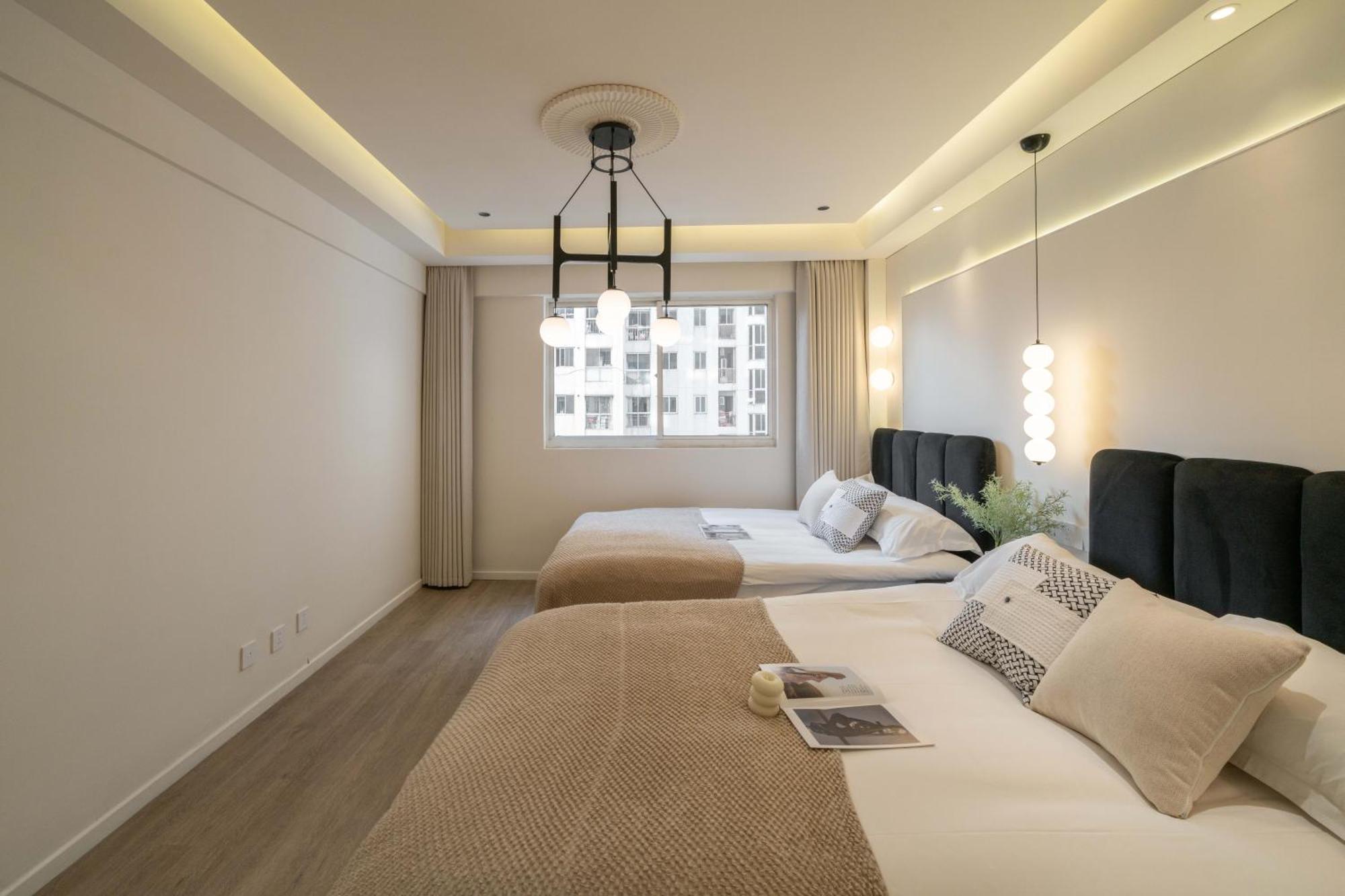 Book And Bed-people's Square Apartment