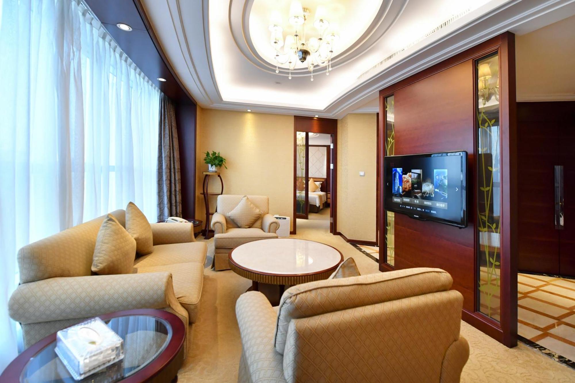 Central 4*