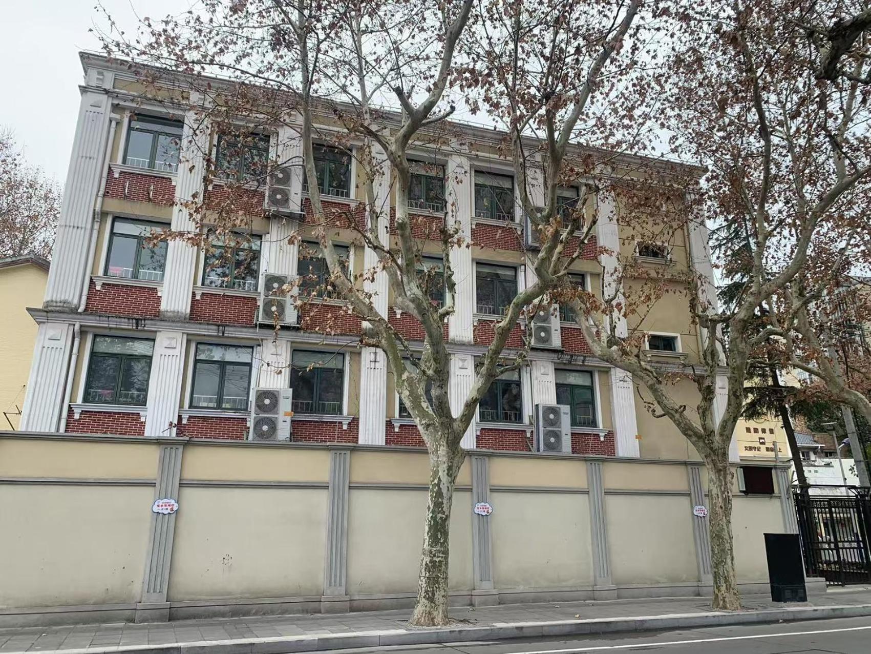 Apartment Historical 1 Living And 1 Bedroom With Garden View Near Jiashan Road And Hengshan Rd *