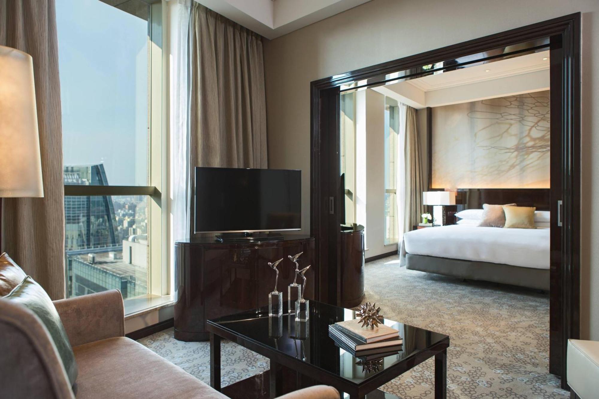 Renaissance Pudong 5*