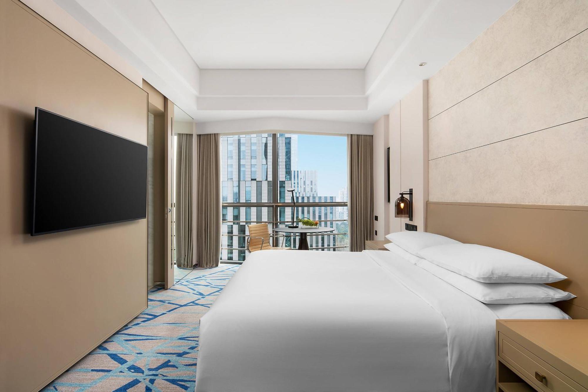 Renaissance Caohejing Hotel 5*