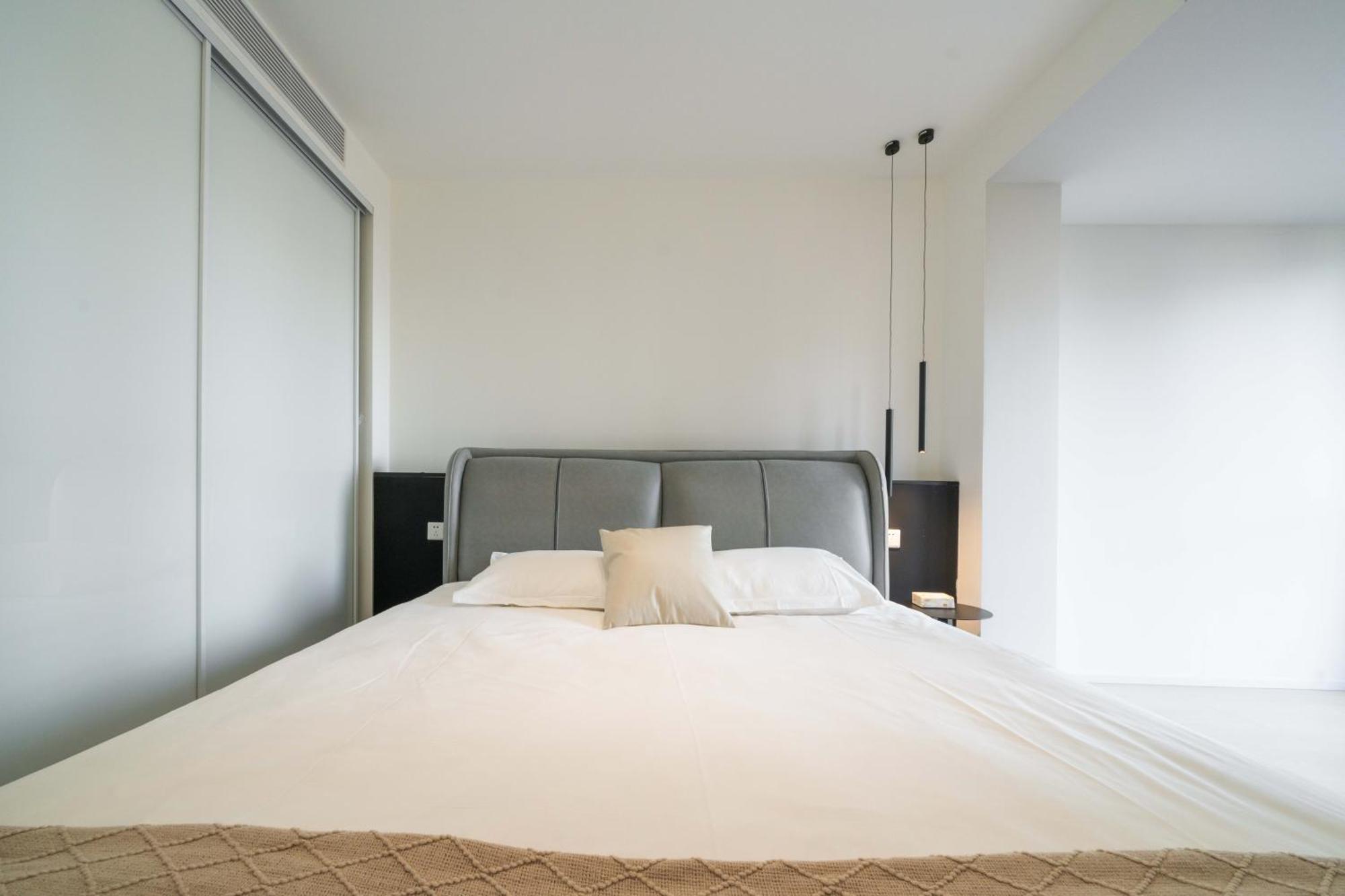Apartment Book And Bed - Xujiahui Shanghai