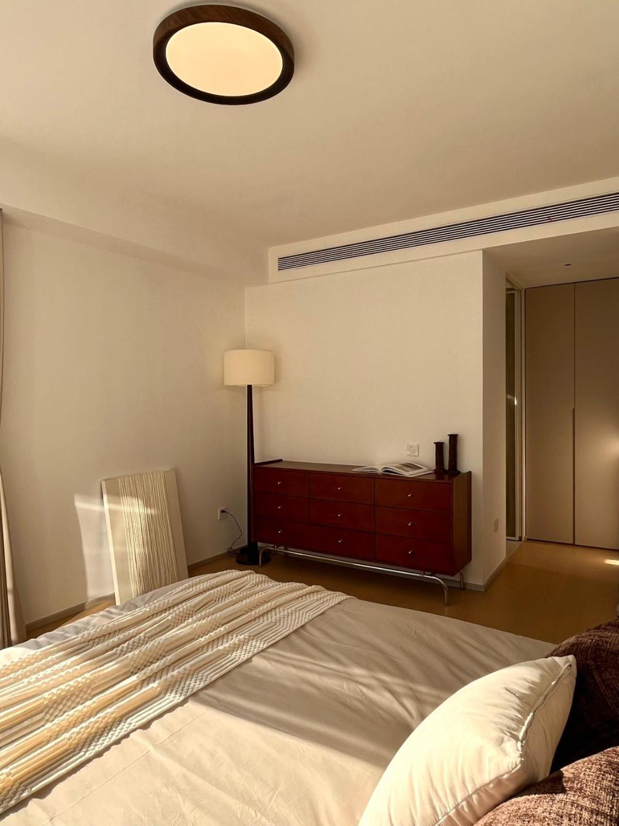 Apartment Sunny Abode Cosco Liangwan Three-bedroom Shanghai