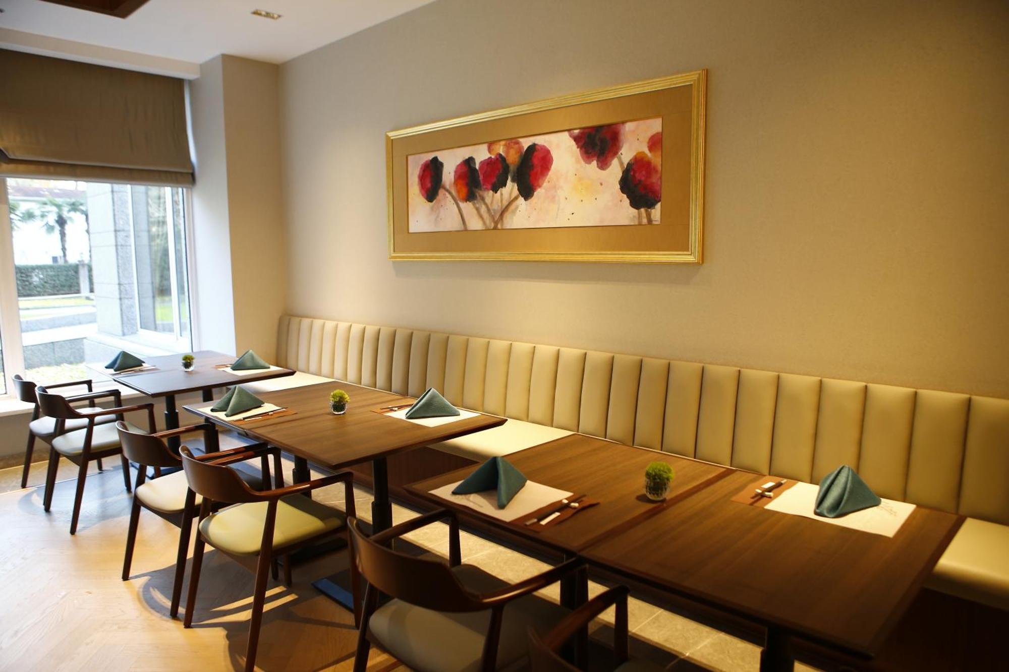 Otel Hong Qiao State 5*