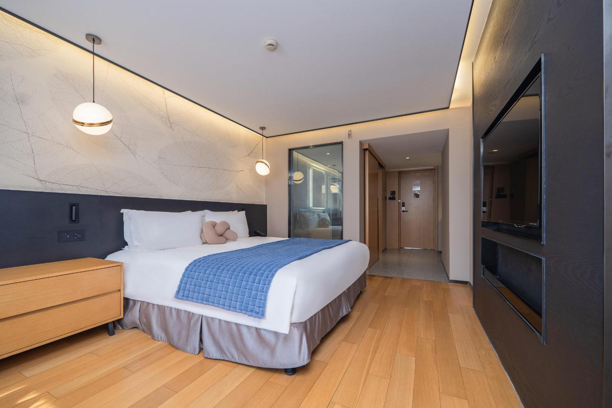 Suisse Place Hongqiao Hotel Shanghai