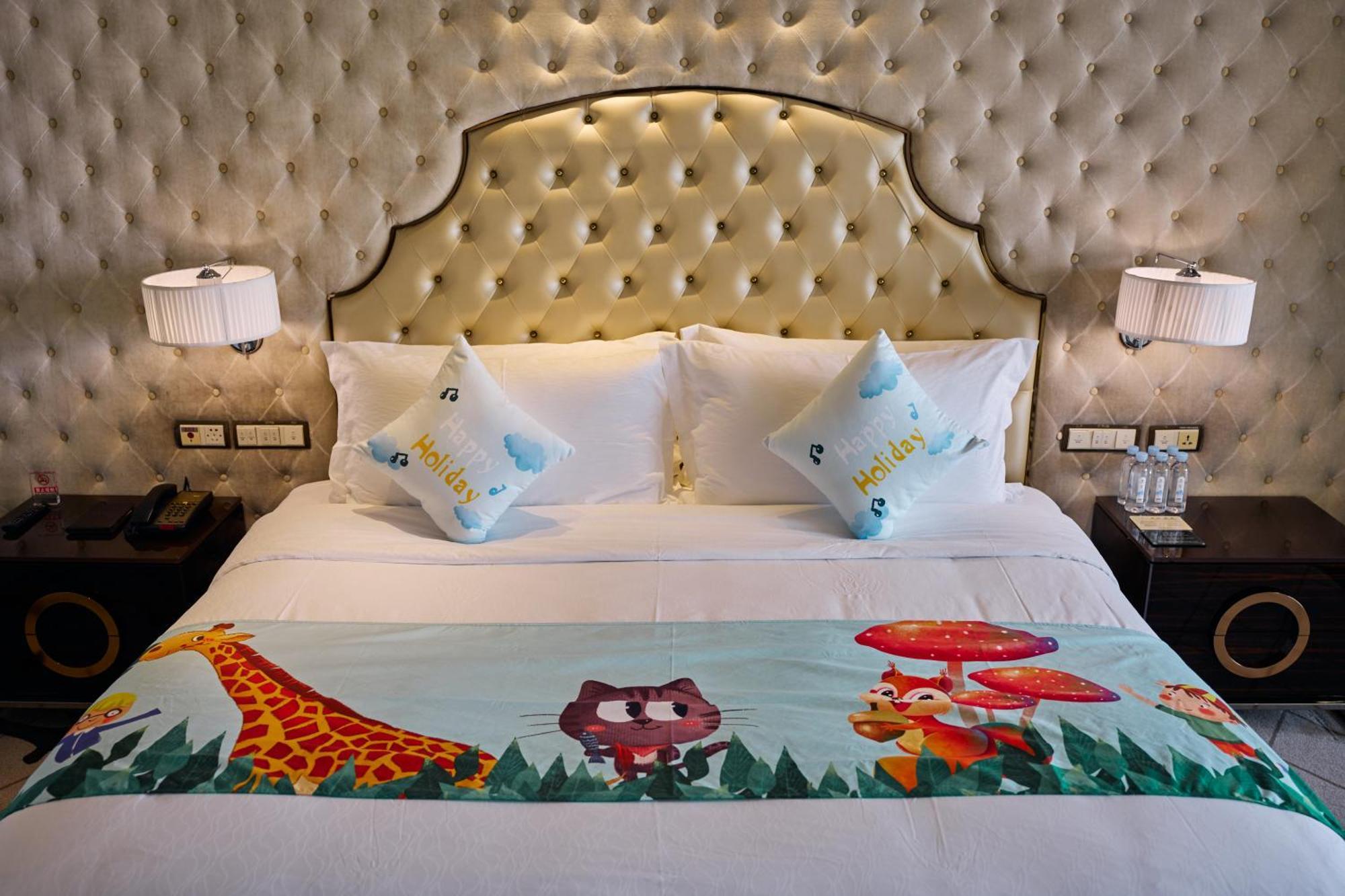 Hotel Chateau Star River Minhang 5*