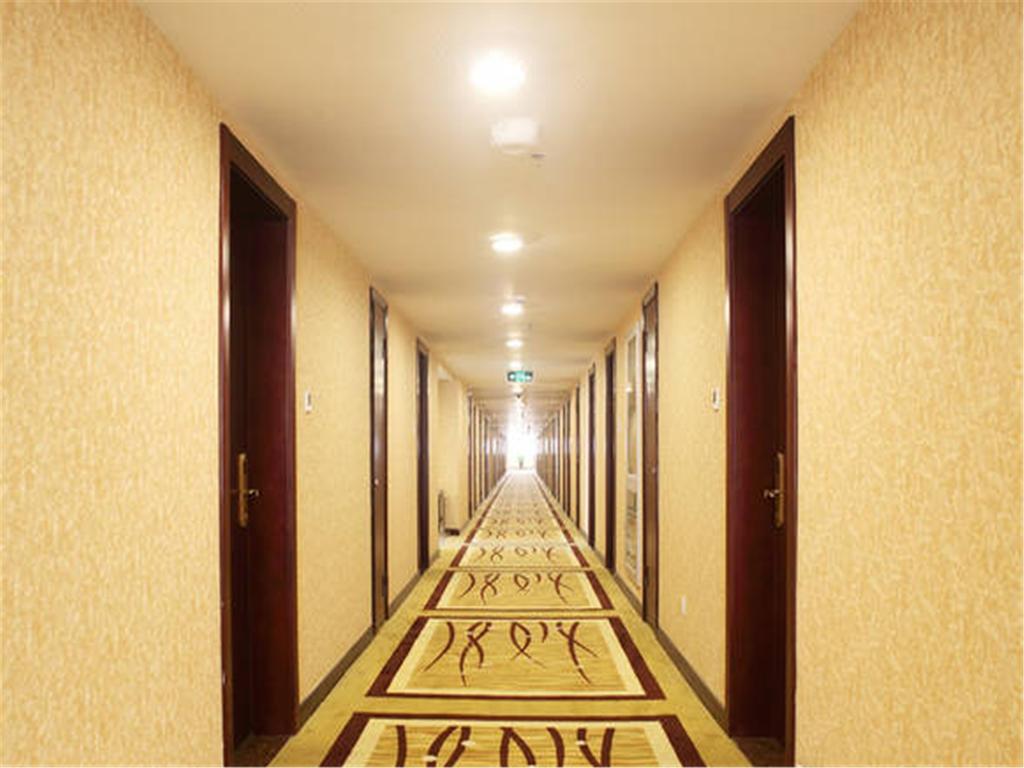 Vienna Jiuxing Market 3*