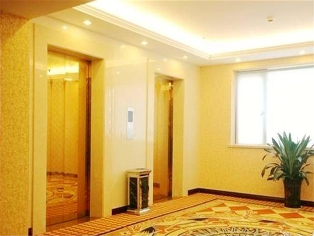 Hotel Vienna Jiuxing Market 3*
