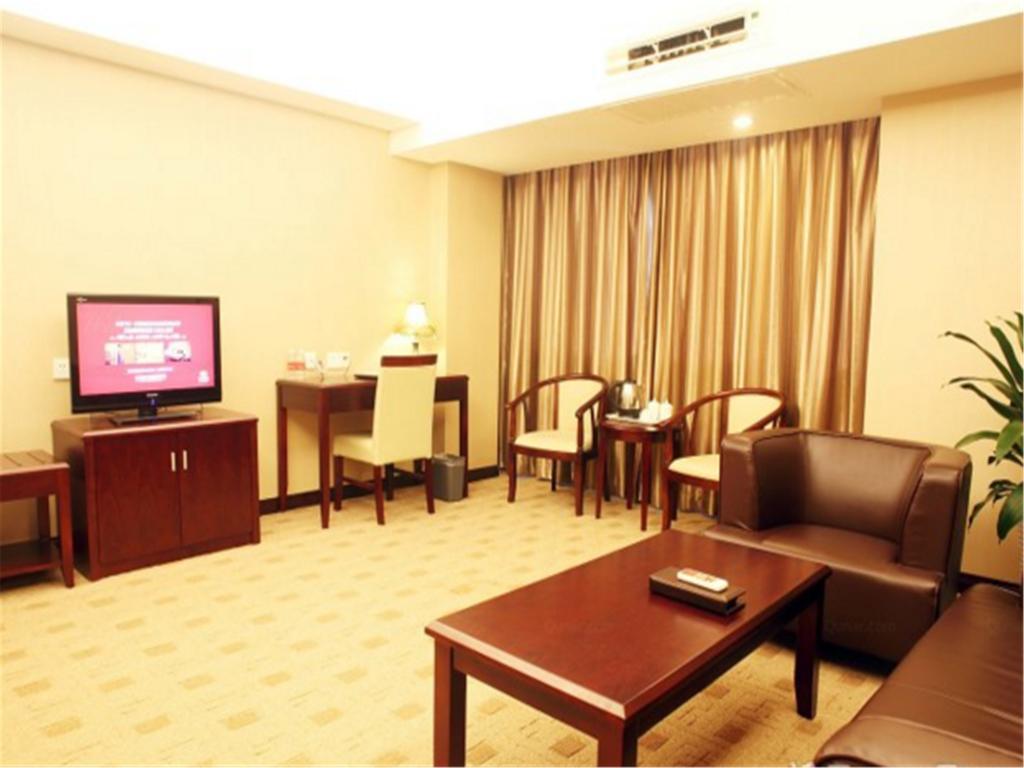 Hotel Vienna Jiuxing Market 3*