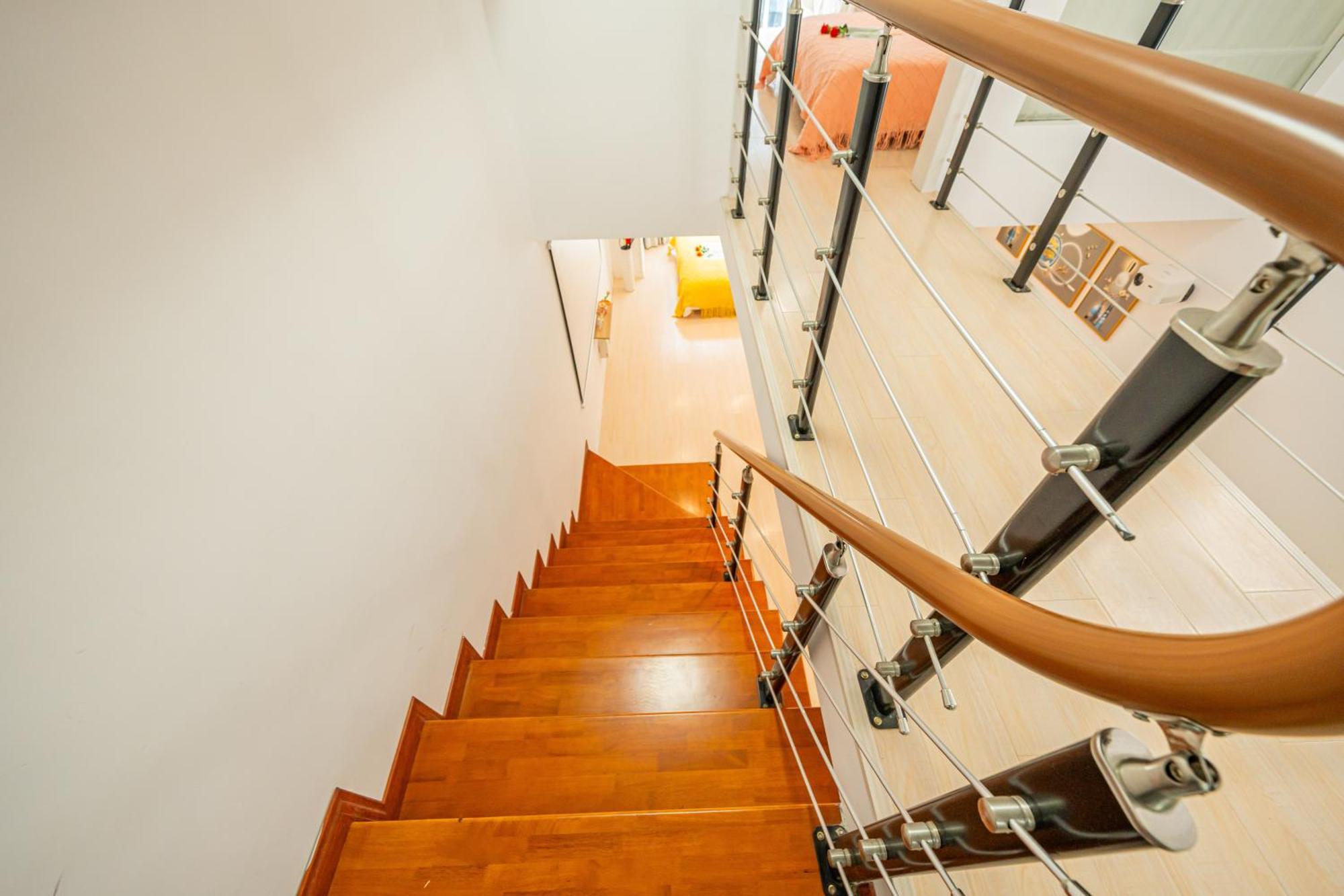Apartment Hills & Freshly Loft Retreat With 17&2 Line Access Near Necc *