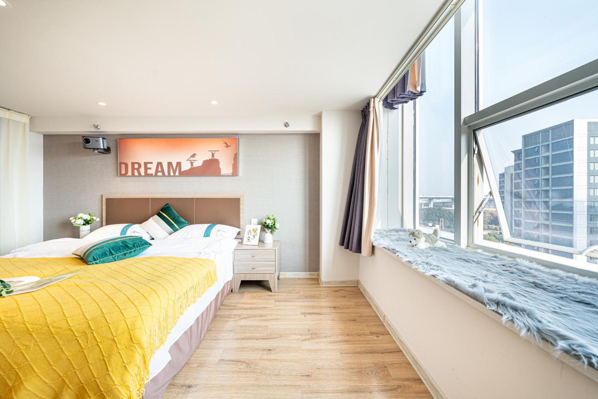 Hills & Freshly Loft Retreat With 17&2 Line Access Near Necc