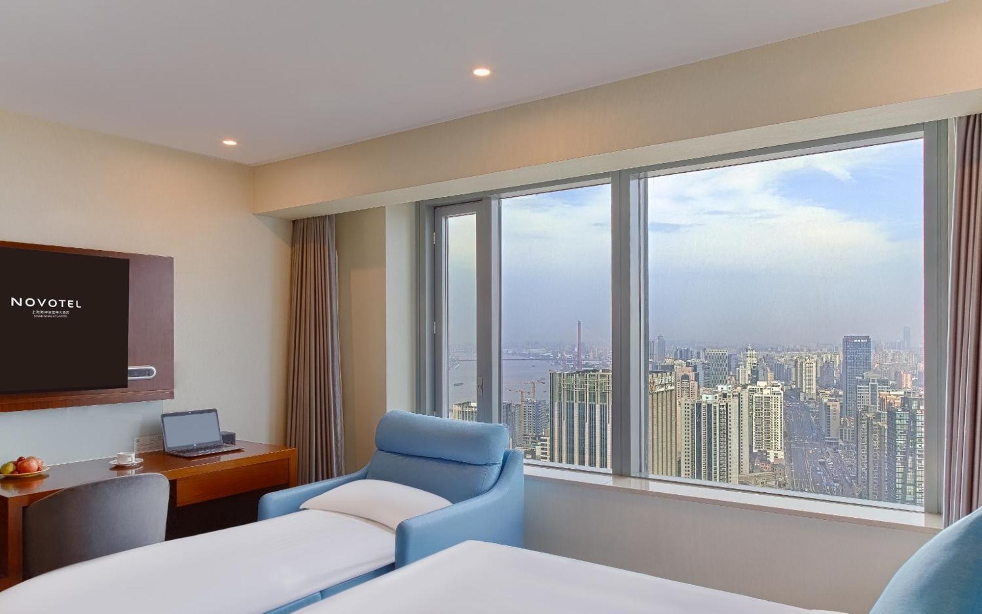 Novotel Atlantis - Breakfast In The Clouds With River View In The Revolving Restaurant & 24hours Free Self-laundry Hotel Shanghai