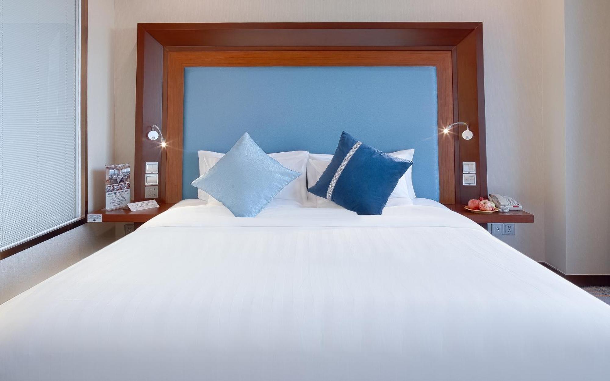 Hotel Novotel Atlantis - Breakfast In The Clouds With River View In The Revolving Restaurant & 24hours Free Self-laundry Shanghai