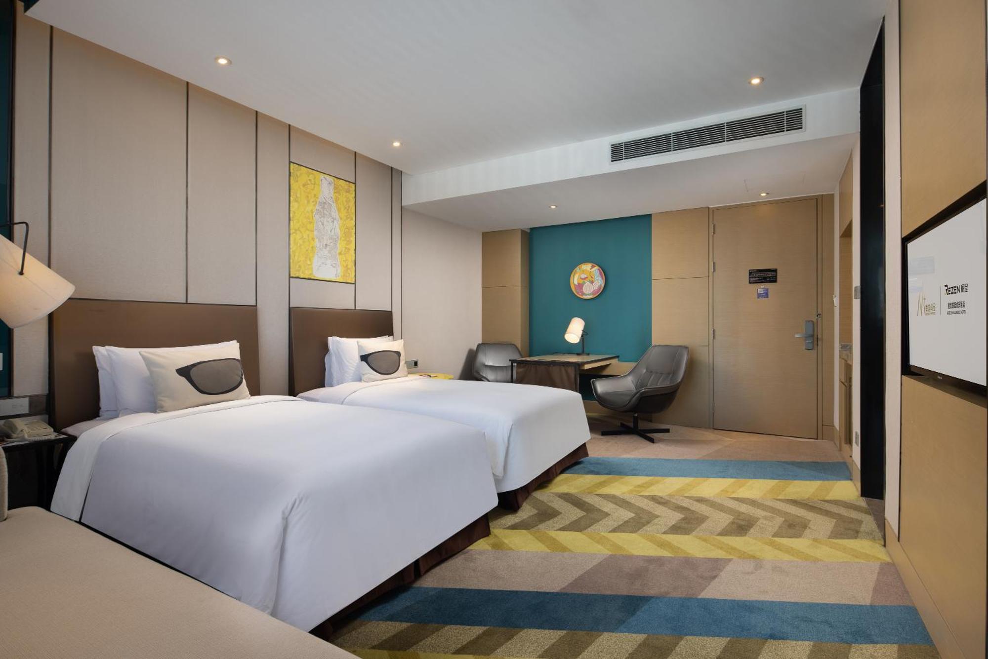 Minimax Premier Hongqiao Otel